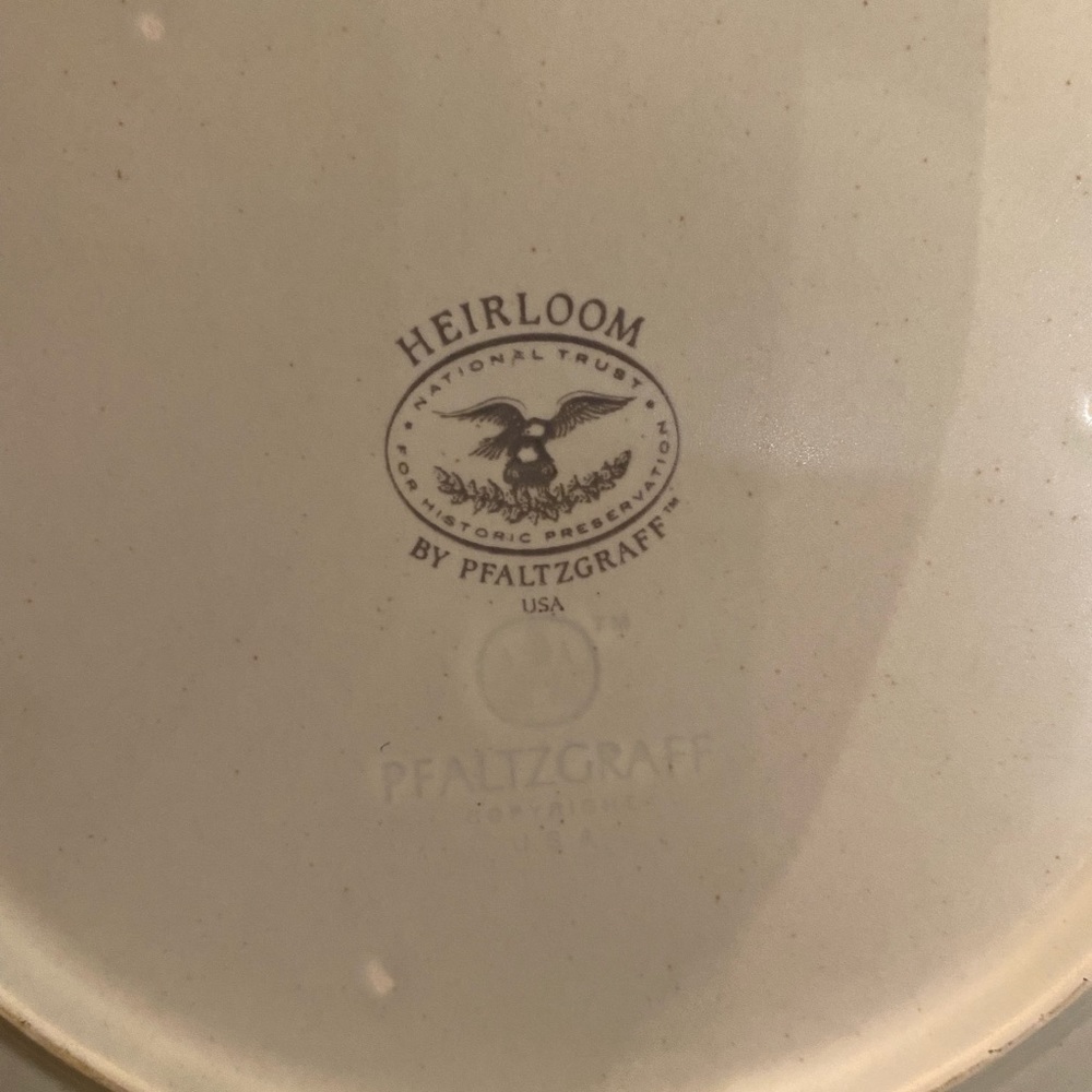 Set of 4 Pfaltzgraff stoneware heirloom dinner plates. - Picture 2 of 4